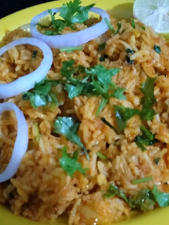 વેજ તવા પુલાવ (Veg Tava Pulav Recipe In Gujarati) રેસીપી મુખ્ય ફોટો