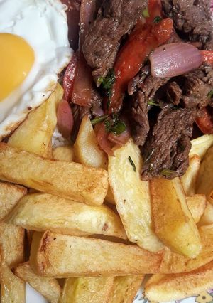 Una foto de Lomo Saltado a lo Pobre 🇵🇪