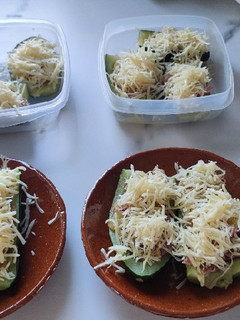 Una foto de Calabacín relleno de salami