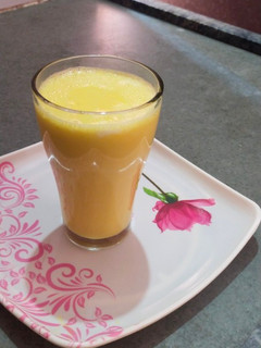 हल्दी वाला दूध(haldi wala doodh recipe in hindi) रेसिपी मुख्य फोटो