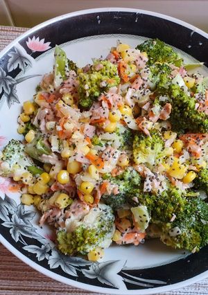 Una foto de Ensalada de brócolis...🥦🥦