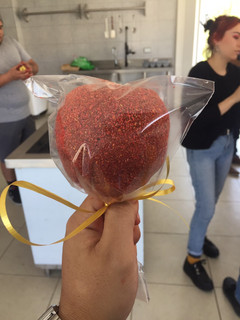 Una foto de Manzana cubierta de chamoy