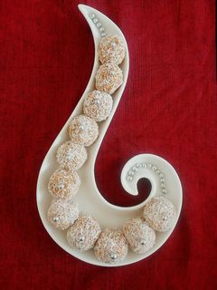 عکسی از دستور شیرینی توپک هویج