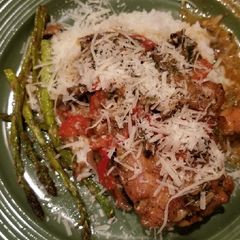 A picture of Red pepper, mushroom cajun chicken thighs.
