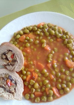 O poză a rețetei Mazăre scăzută cu mușchiuleți de porc umplut.