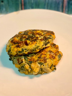 Una foto de Hamburguesitas de acelgas y boniato rellenas de queso vegetarianas