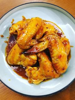Hình của món Cánh gà nướng bơ cay.