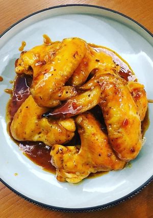 Hình của món Cánh gà nướng bơ cay.