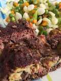 Enrollado de carne con ensalada cocida