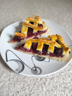 Rácsos meggyes pite (tejmentes) recept fotója