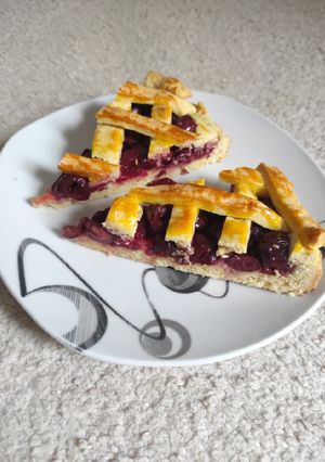 Rácsos meggyes pite (tejmentes) recept fotója