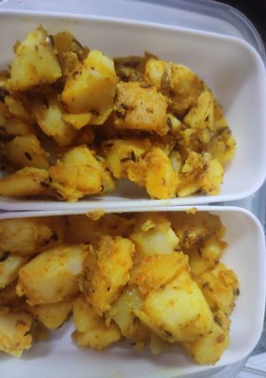 जीरा आलू(jeera aloo recipe in hindi) रेसिपी मुख्य फोटो