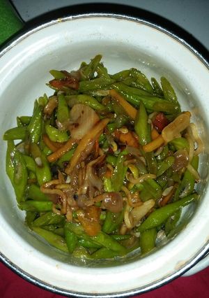 Foto resep Tumis ala kadarnya (kecap, mie, wortel)