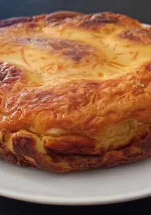 Una foto de Tarta de Yogur Griego y Queso Crema con Naranja 🍊