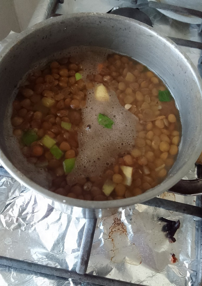 Una foto de Sopa de lentejas con tocino