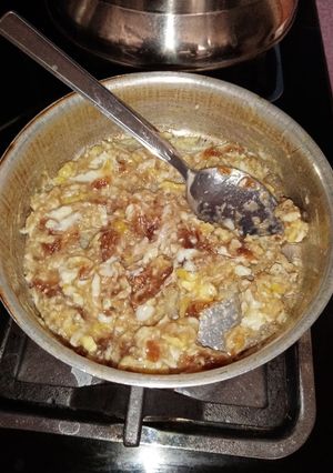 عکسی از دستور املت خرما و تخم مرغ با روغن زرد