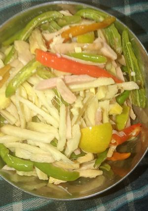अदरक नींबू मिर्च (Adrak nimbu mirch recipe in Hindi) रेसिपी मुख्य फोटो
