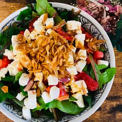 A picture of Spinach and Mozzarella Salad.