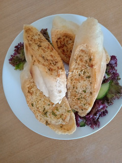 A picture of Garlic baguette bread.