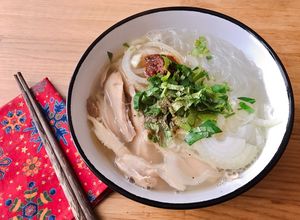 Hình của món Miến Gà Xé.