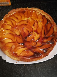 Una foto de Tarta de manzana queso y almendras