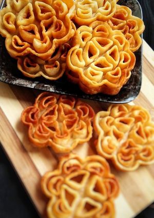 रोज कुकीज़ (Rose Cookies recipe in hindi) रेसिपी मुख्य फोटो