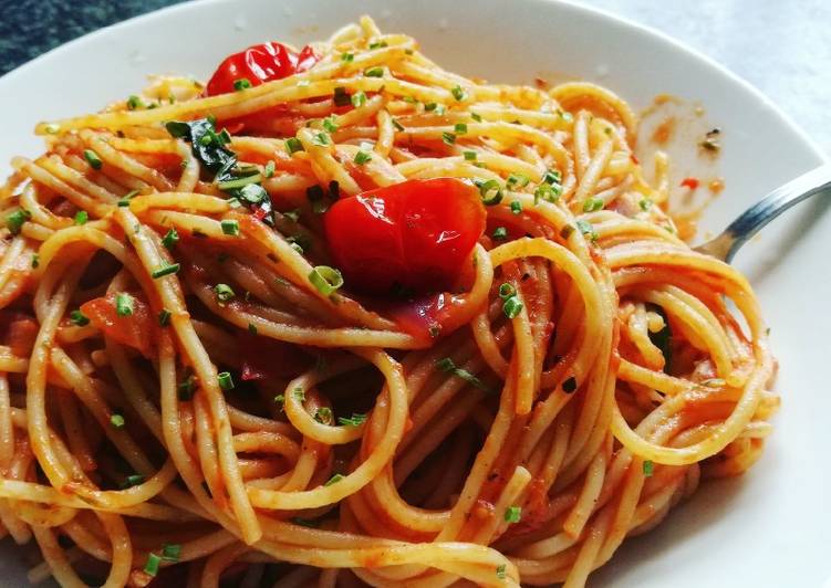 Easiest Way to Cook Appetizing Delicious Spaghetti with Spicy Tomato
Sauce (Vegan)