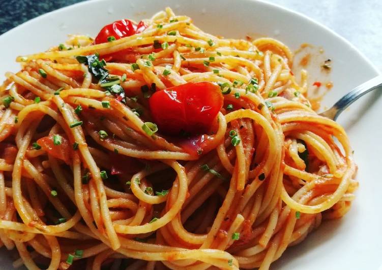 Simple Way to Make Super Quick Homemade Delicious Spaghetti with Spicy Tomato Sauce (Vegan)