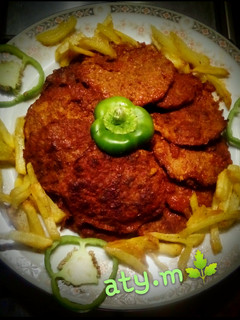 عکسی از دستور شامی کباب در سس گوجه 🍟🍴