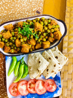 A picture of Soya chunks & green peas masala curry (vegan soya chunks& mutter masala).