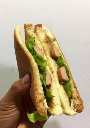 รูปของ แซนด์วิชไส้กรอกสลัดครีมงาคั่วญี่ปุ่น🥪🥪
