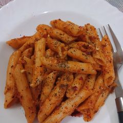 A picture of Penne in red sauce.