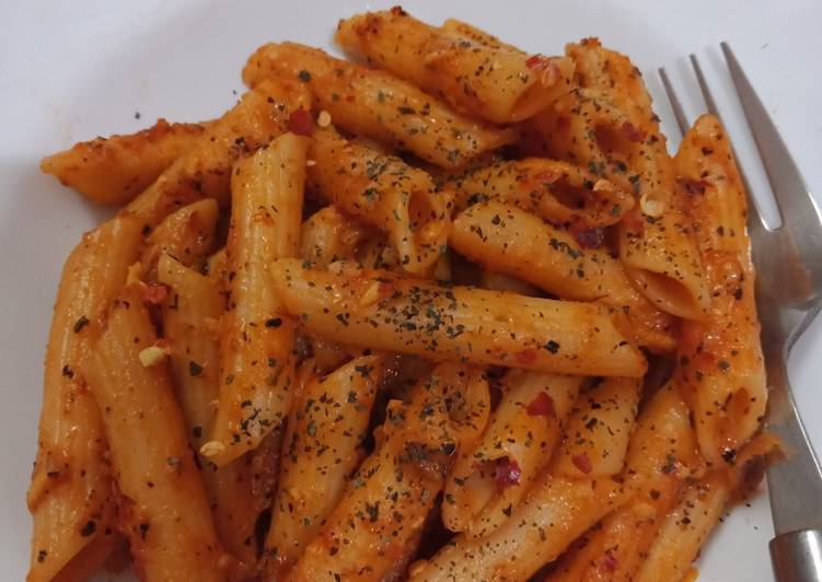 Penne in red sauce