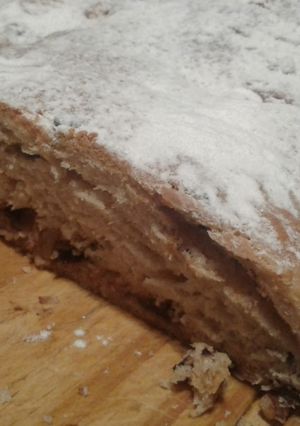 Una foto de Stollen con chocolate (pan dulce alemán)