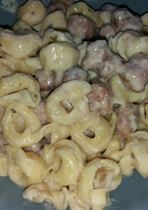 Foto principal de Tortellini de queso con salchichas