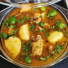 چکن آلو شوربہ A picture of چکن آلو شوربہ.