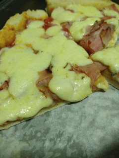 Una foto de Pizza estilo mozzarella