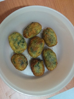 Una foto de Croquetas de espinacas y frutos del mar