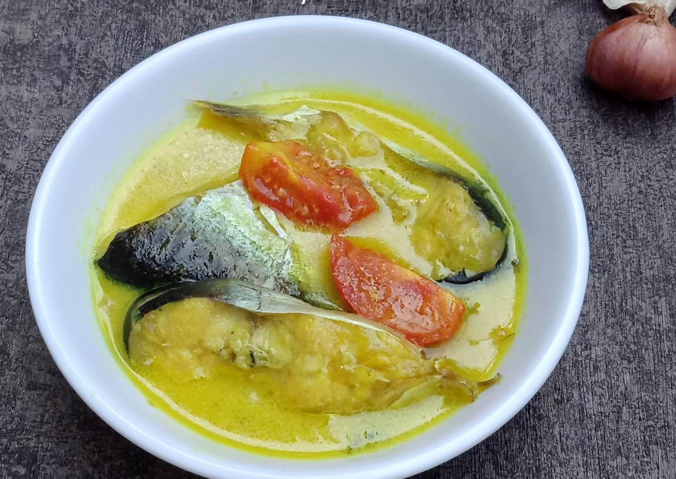 Ikan patin bumbu kuning
