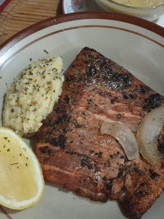 Foto resep Black Paper Salmon Steak with Mashed Potato and Mushroom Sauce