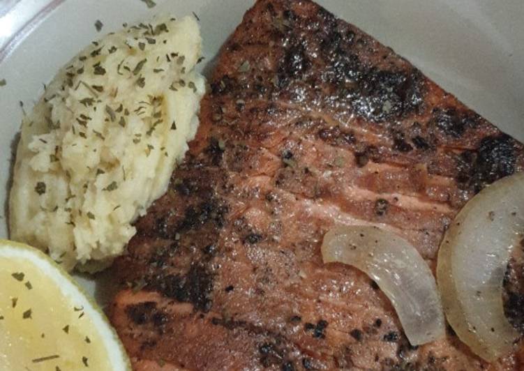 Black Paper Salmon Steak with Mashed Potato and Mushroom Sauce