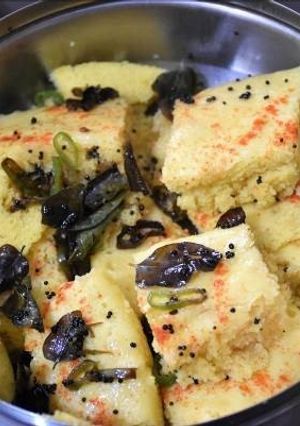 खमन ढोकला (Khaman dhokla recipe in hindi) रेसिपी मुख्य फोटो
