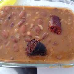 Una foto de Fabes pintes con arroz