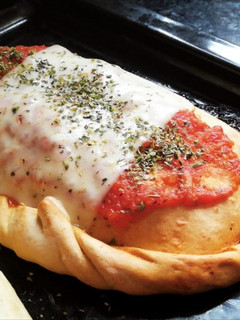 Una foto de Calzone de jamón y queso