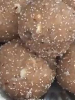 ચુરમાના લાડુ (Churma Laddu Recipe In Gujarati) રેસીપી મુખ્ય ફોટો