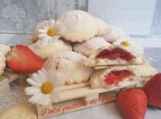 Una foto di biscotti alla fragola