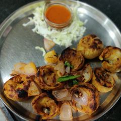 A picture of Tandoori veg momos.