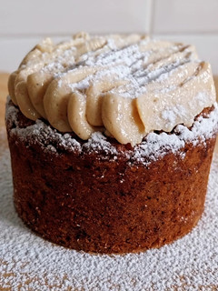 Foto principal de Tarta de zanahoria con crema muselina de avellana ¡sin gluten!