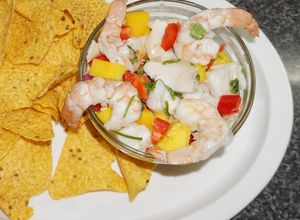 Una foto de CEVICHE DE LOCOS, CAMARONES, CONGRIO Y MANGO