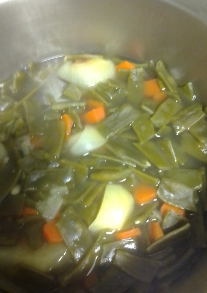 Una foto de Vainas con patatas y zanahorias